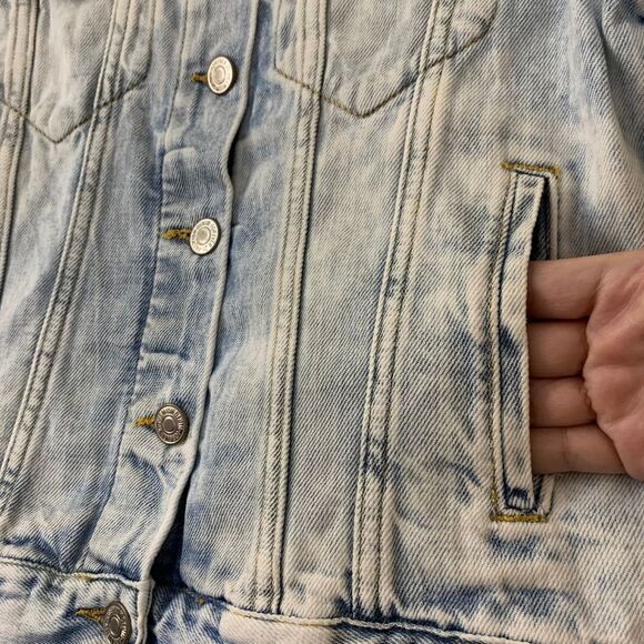 Forever 21 Denim Jacket Women’s Size Small Blue Light Wash Cute Jean Jacket - Picture 4 of 6